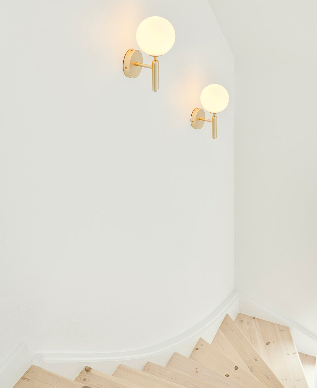 Miira Wall Light