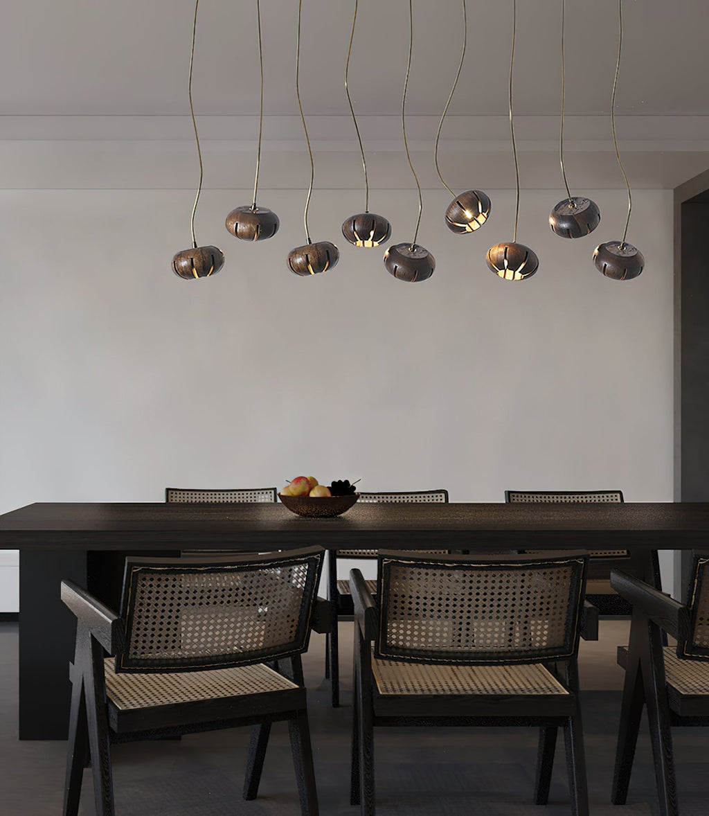 Lustre de madeira em formato de abóbora