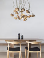 Lustre de madeira em formato de abóbora